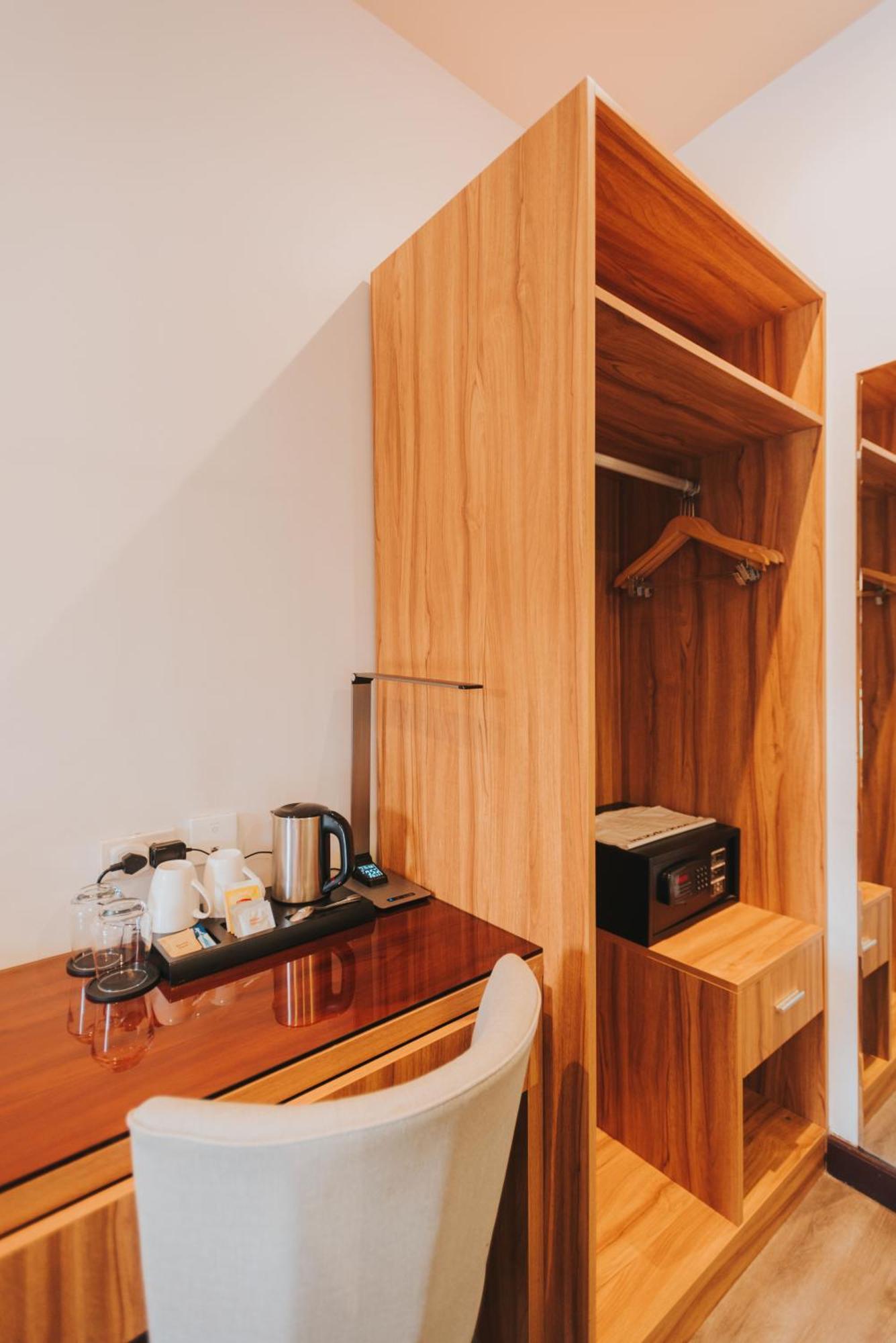 Surestay Plus Hotel By Best Western Ac Luxe Angeles City Eksteriør bilde