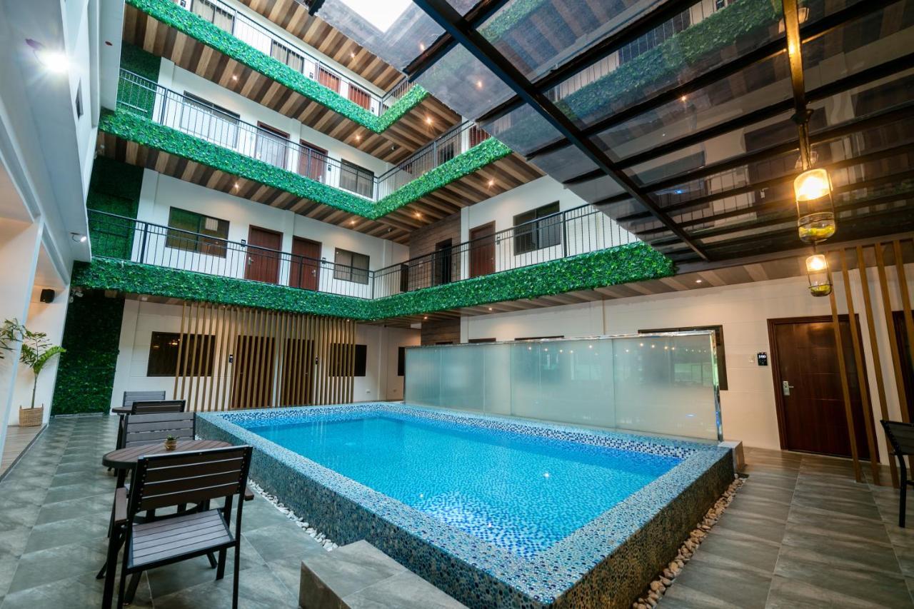 Surestay Plus Hotel By Best Western Ac Luxe Angeles City Eksteriør bilde